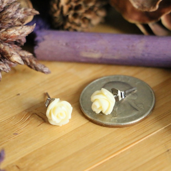 925 Sterling silver flower 8mm earrings - Picture 2 of 8